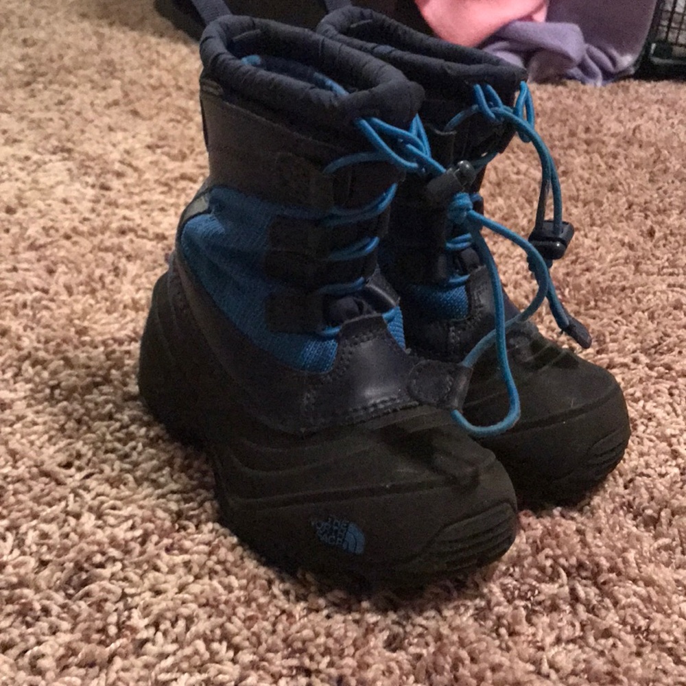 Boys North Face Snow Boots. Size 10.